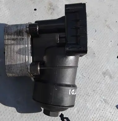 Volkswagen Crafter Oil filter mounting bracket 