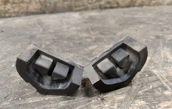 Jaguar XJ X350 Radiator mount bracket