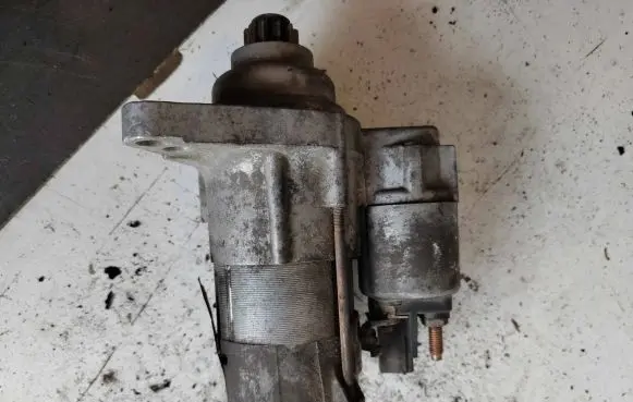 Volkswagen PASSAT B6 Starter motor 02Z911023H