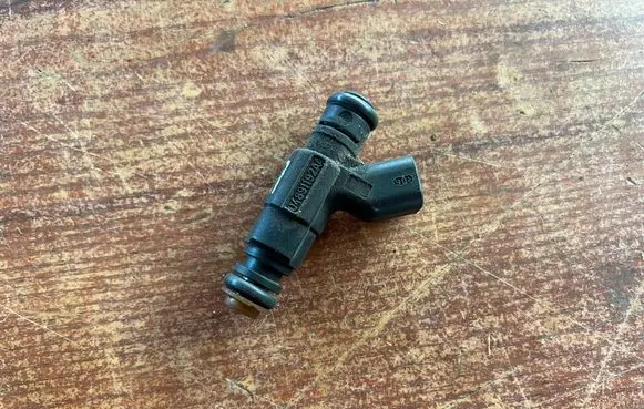 Mini One - Cooper R50 - 53 Fuel injector 04891192AA 028015599