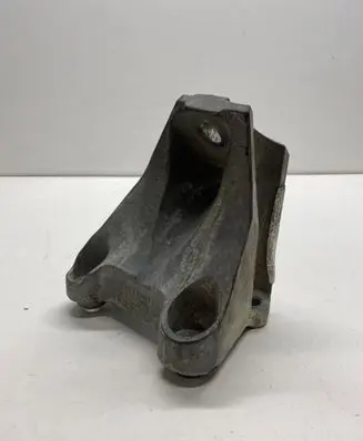 Chevrolet Camaro Engine mounting bracket X03477A
