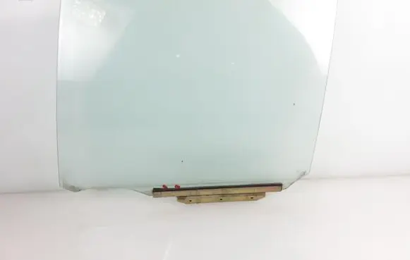 Toyota Yaris Rear door window glass 