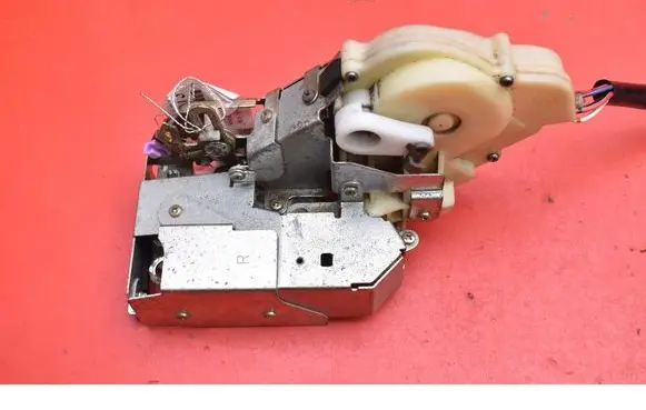 Honda CR-V Rear door lock 