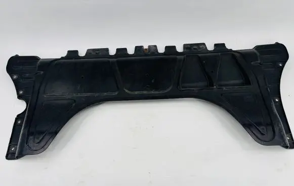 Skoda Superb B8 (3V) Engine splash shield/under tray 5Q0825235C