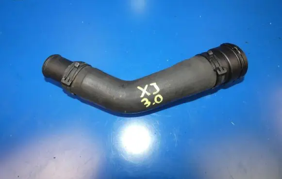 Jaguar XJ X351 Engine coolant pipe/hose