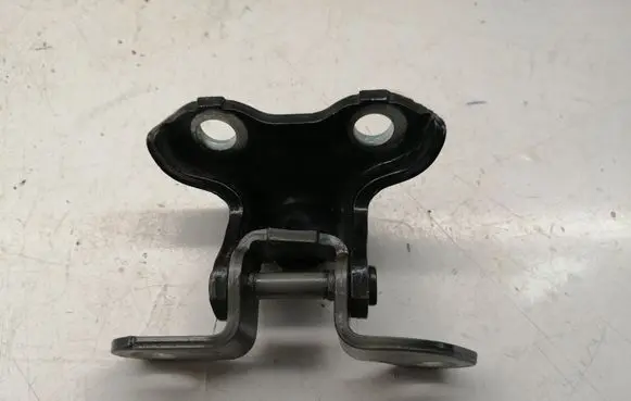 Toyota Avensis T270 Front door lower hinge 6873002050