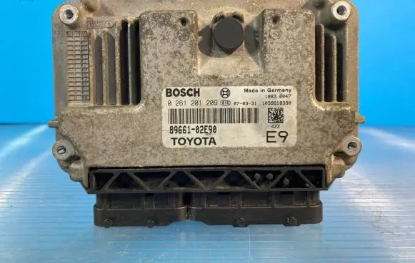 Toyota Auris 150 Engine control unit/module 8966102E90 0261201209