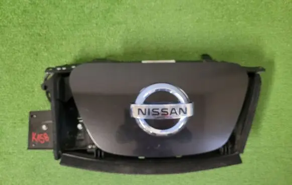 Nissan Leaf I (ZE0) Front bumper upper radiator grill