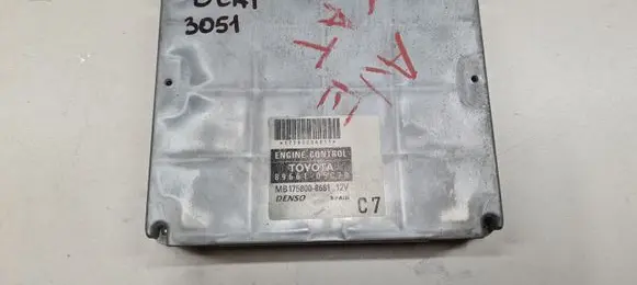 Toyota Avensis T250 Engine control unit/module 8966105C70 MB1758008681
