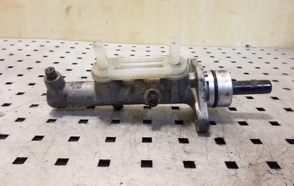 Toyota Corolla Verso E121 Master brake cylinder