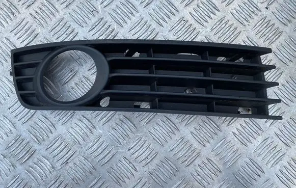 Audi A4 S4 B6 8E 8H Front bumper lower grill 8E0807682A