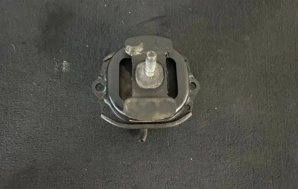 BMW X5 E70 Engine mount bracket P679541801 P370541901