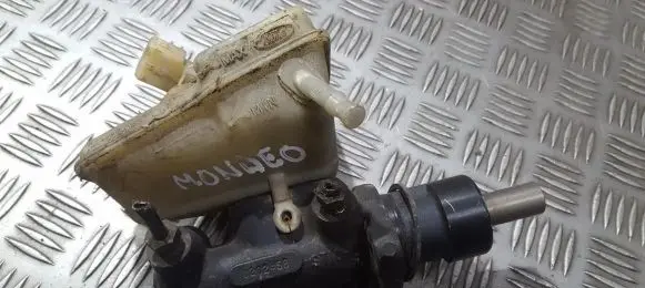 Master brake cylinder