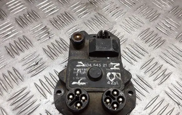Mercedes-Benz E W124 Ignition amplifier control unit 0045452132 5WK6126