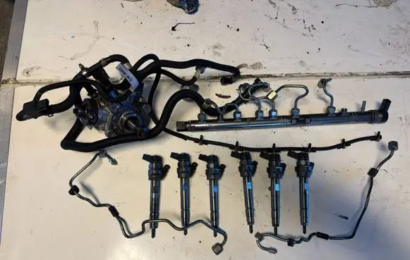 BMW X5 F15 Fuel injector 0445110478 7800124 7823463