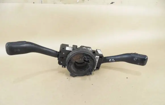 Wiper turn signal indicator stalk/switch