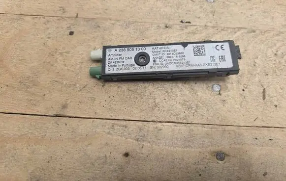 Mercedes-Benz E W238 Aerial antenna amplifier A2389051300