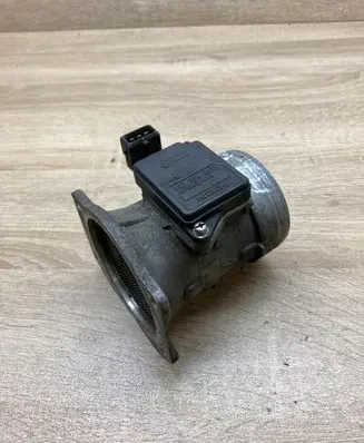 Audi A4 S4 B5 8D Mass air flow meter 037906461B