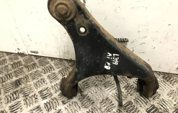 Land Rover Discovery 3 - LR3 Front lower control arm/wishbone