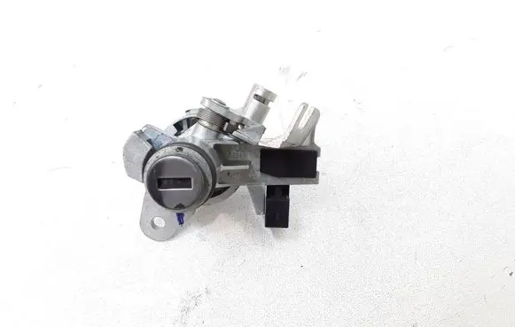 Audi A6 S6 C6 4F Tailgate exterior lock 8E0827573