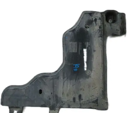 Volkswagen Polo VI Engine splash shield/under tray
