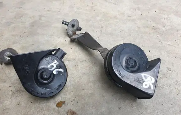 Volkswagen PASSAT B6 Horn signal