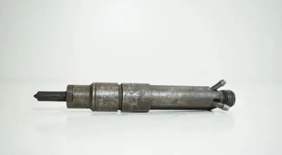 Audi A4 S4 B5 8D Fuel injector 028130201T