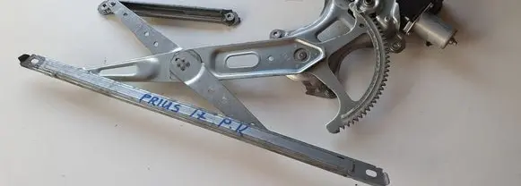 Toyota Prius (XW50) Front door window regulator motor