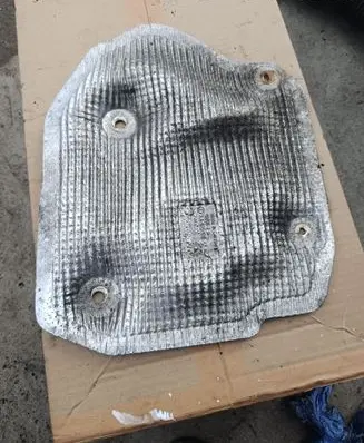 Audi Q7 4L Exhaust heat shield 7L6825616