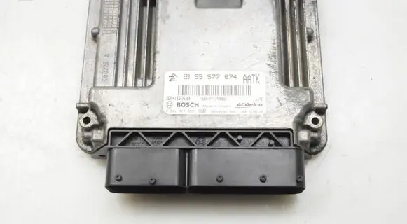 Opel Astra J Engine control unit/module 55577674