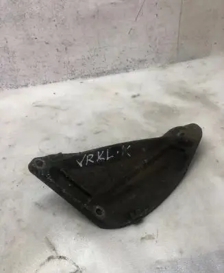 BMW 5 E60 E61 Engine mounting bracket 13807410