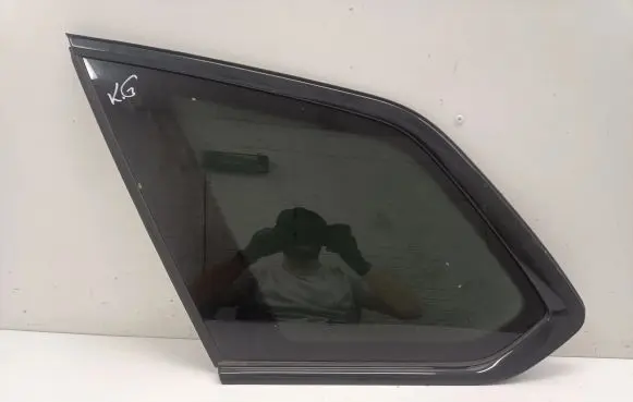 Volkswagen Touareg III Rear side window 43R00102