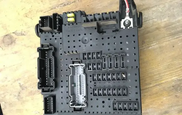 Volvo V70 Fuse module 30728512 28017881