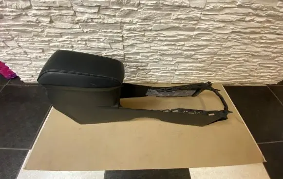 Toyota Auris E180 Armrest 5891002160