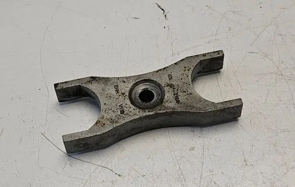 Volkswagen PASSAT B7 Fuel Injector clamp holder 03L216A
