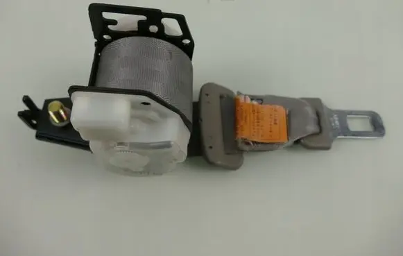 Mazda 626 Middle seatbelt (rear) 