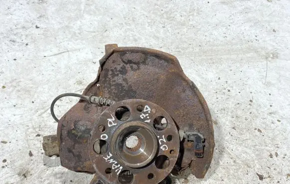 Mercedes-Benz Vaneo W414 Front wheel hub spindle knuckle