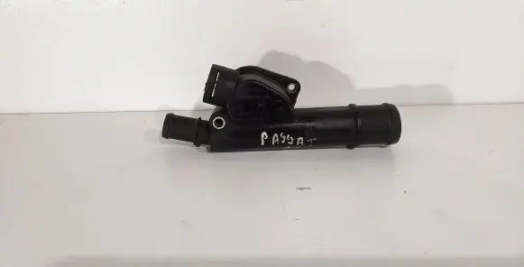 Volkswagen PASSAT B6 Engine coolant pipe/hose 038121132G
