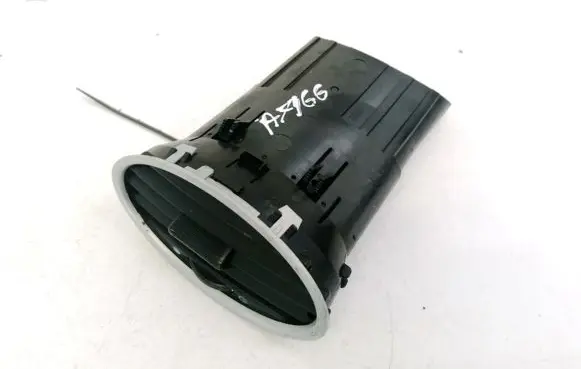 Ford Focus Dash center air vent grill 4M51A014L21AD 4M51-A014L21-AD