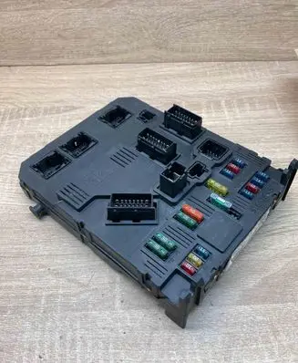 Peugeot 206 Central body control module 9652474780 S118085220C