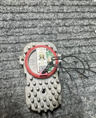 BMW X5 F15 LED ballast control module 1305715084