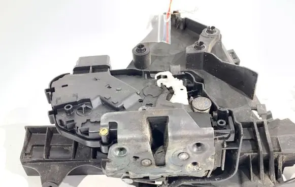 Volvo V50 Front door lock 30753664
