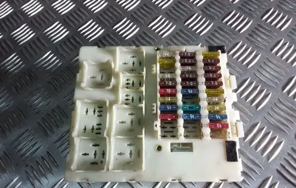 Ford Focus Fuse module 98AG14A073CG