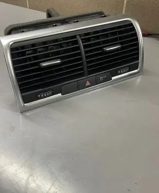 Audi Q7 4L Dash center air vent grill 4L0820951