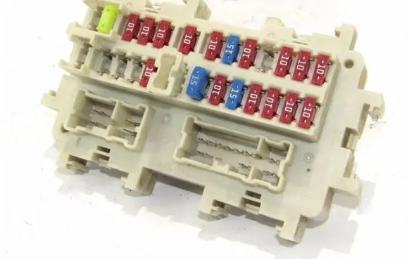 Nissan Pathfinder R51 Fuse module