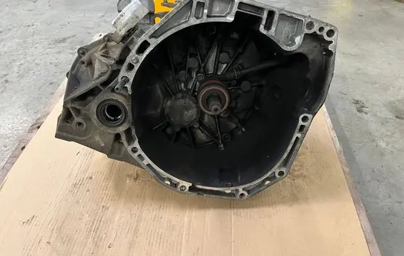 Nissan Juke I F15 Manual 6 speed gearbox 320100960R