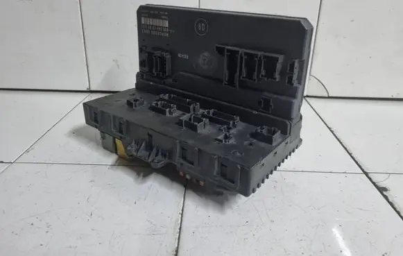 Mercedes-Benz Vito Viano W639 Fuse module 6395450201 356164 ZGS006