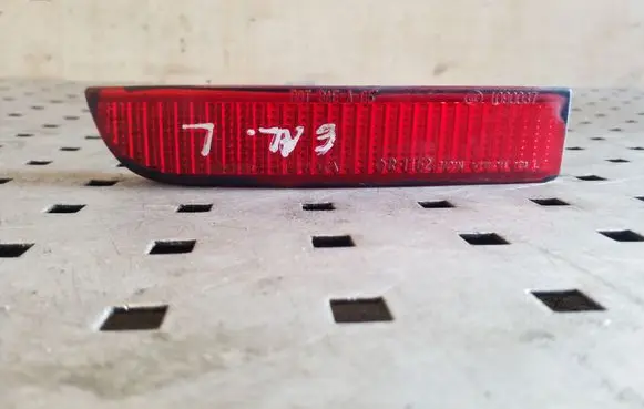 Toyota Avensis T270 Rear tail light reflector E43020009 I090037