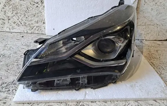 Toyota Yaris Headlight/headlamp