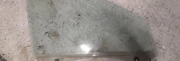 KIA Sorento Front door window glass four-door